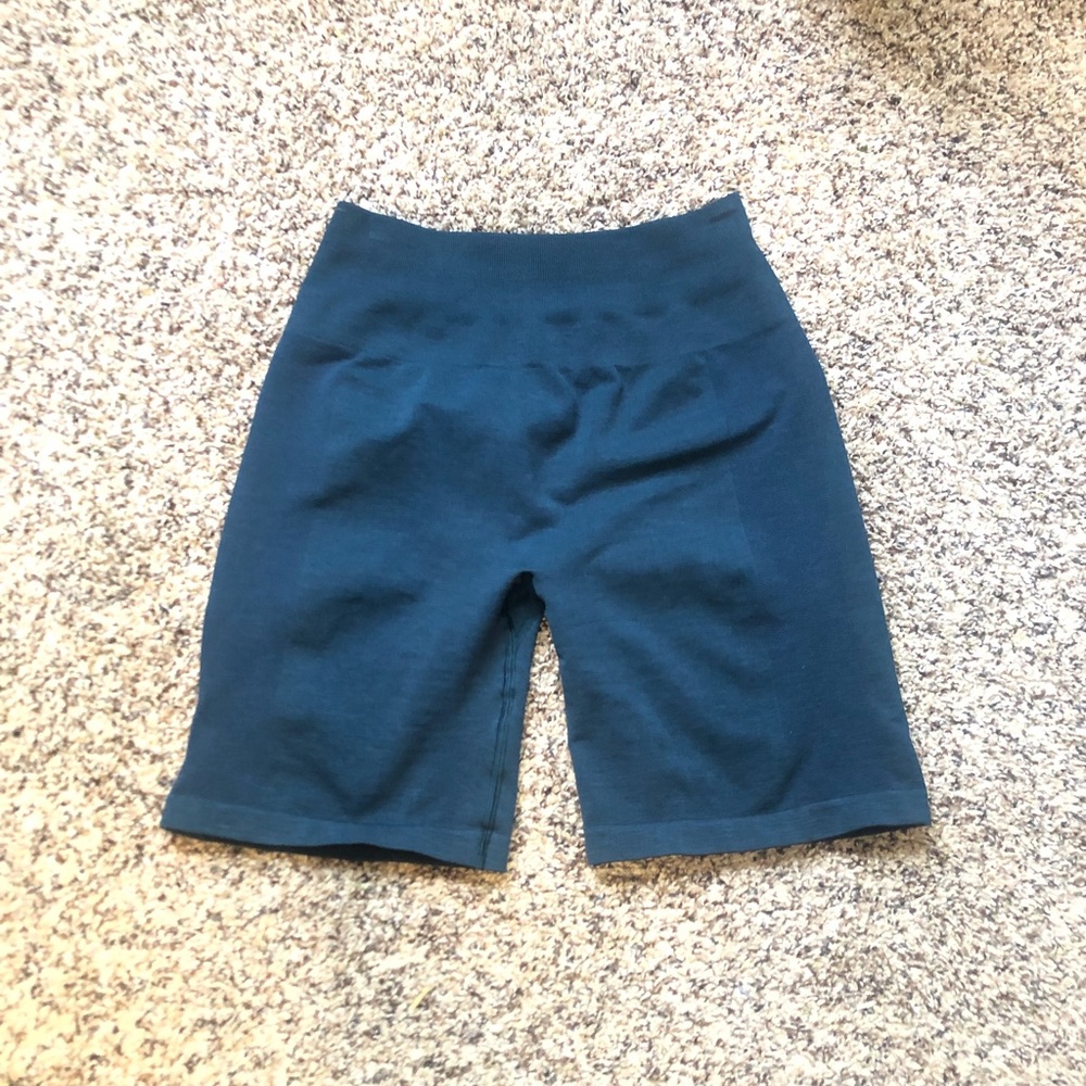 Alphalete Amplify Biker shorts - Picture 4 of 6